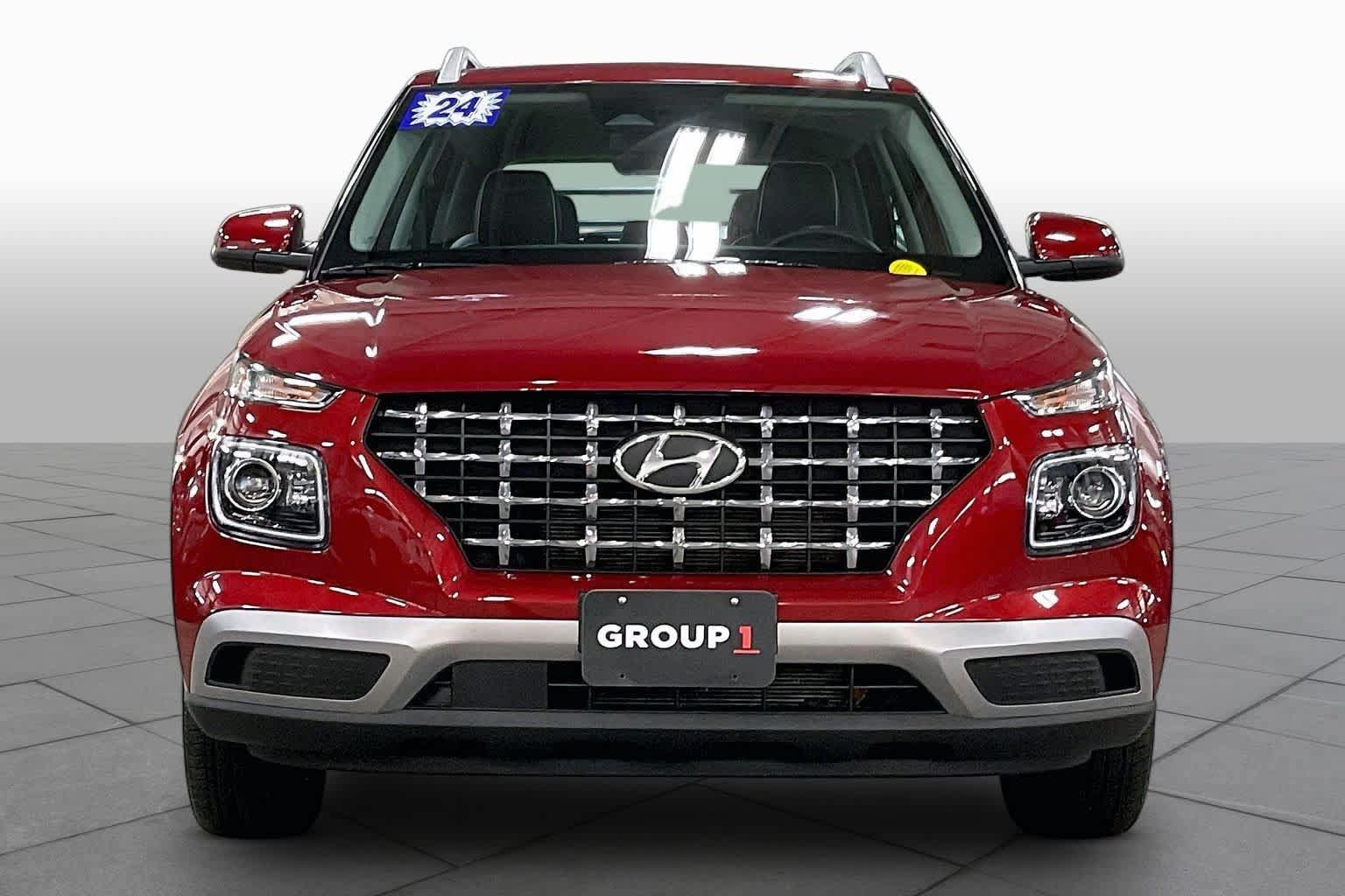 Used 2024 Hyundai Venue Limited FWD image 4