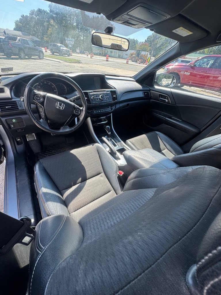 Used 2017 Honda Accord Sport image 11