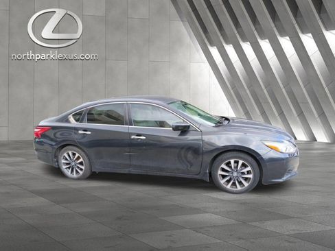 Used 2016 Nissan Altima 2.5 SV FWD image 4