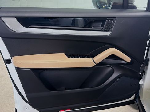 Certified 2025 Porsche Cayenne image 22