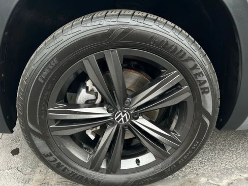 Used 2022 Volkswagen Atlas Cross Sport SEL R-Line image 28