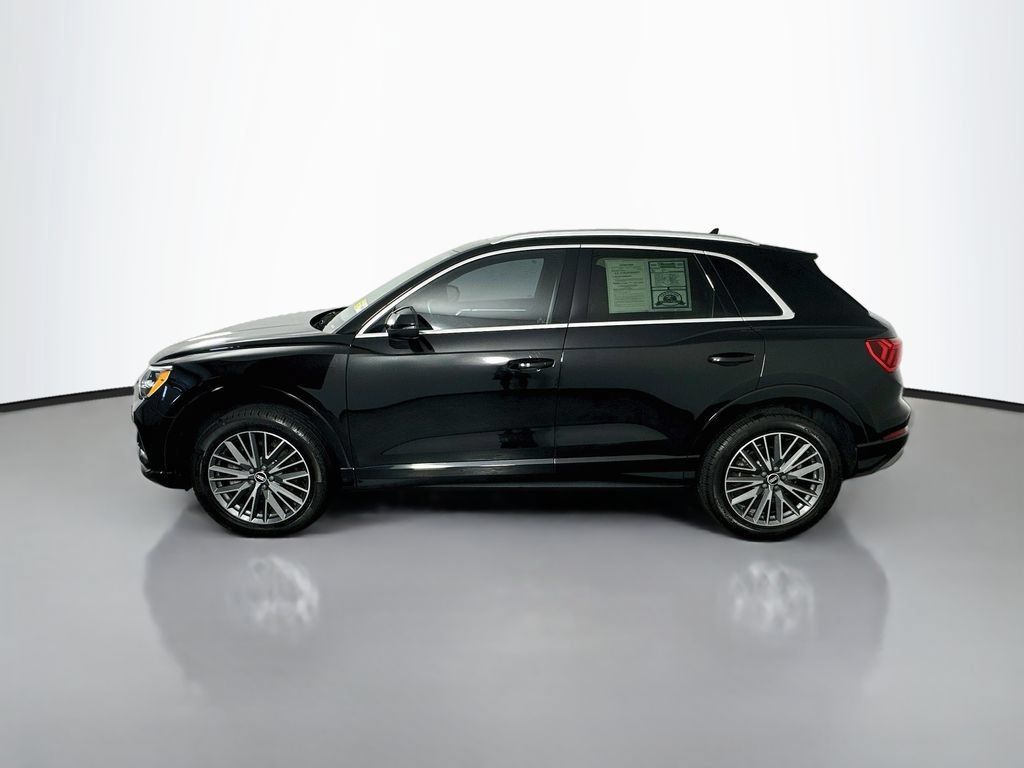 Used 2022 Audi Q3 2.0T Premium w/ Convenience Package AWD/4WD image 4