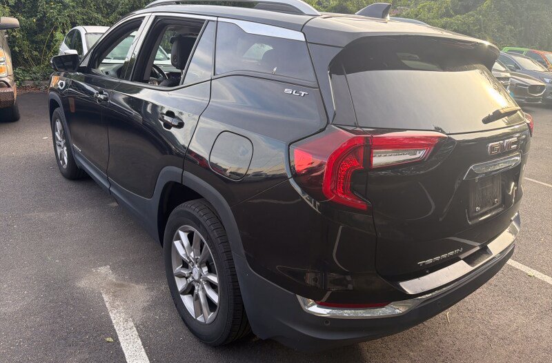 Used 2024 GMC Terrain SLT AWD/4WD image 4