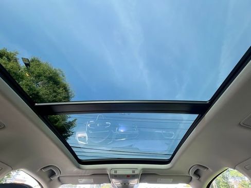 Certified 2022 Volkswagen Tiguan SE w/ Panoramic Sunroof Package image 21