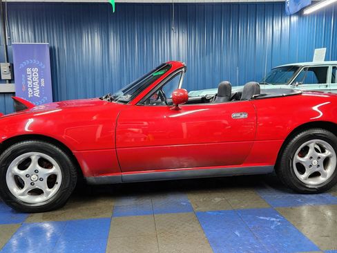 Used 1990 MAZDA MX-5 Miata image 2