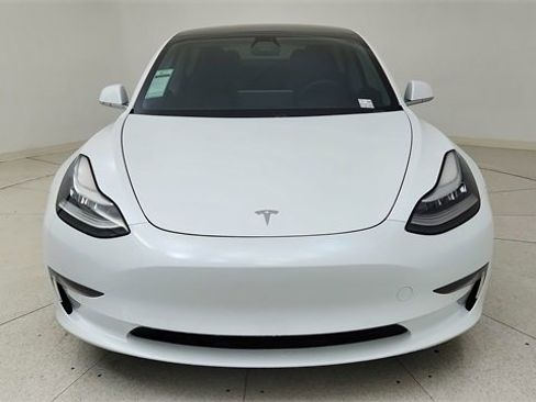 Used 2020 Tesla Model 3 Standard Range Plus image 2