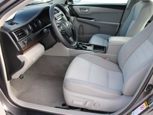 Used 2016 Toyota Camry LE image 11