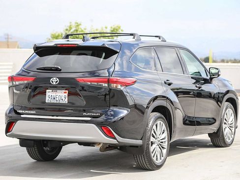 Used 2022 Toyota Highlander Platinum FWD image 5