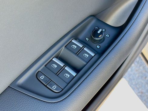 Used 2022 Audi Q8 Premium w/ Convenience Package image 23