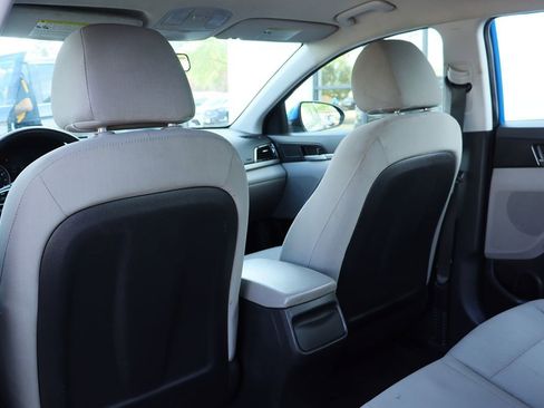 Used 2017 Hyundai Elantra SE image 31