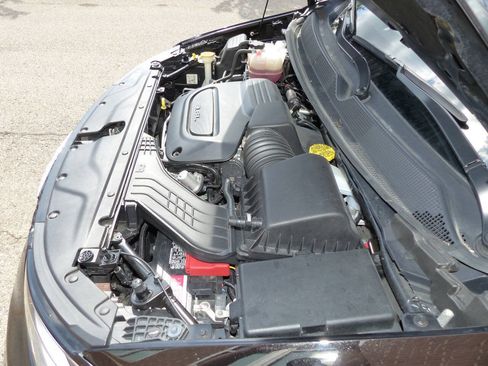 Used 2024 Chrysler Pacifica Touring-L FWD image 18