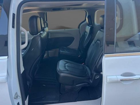 Used 2019 Chrysler Pacifica Limited FWD image 34