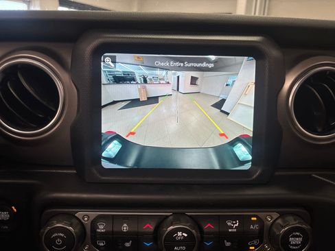 Used 2022 Jeep Gladiator Rubicon w/ Cold Weather Group image 40