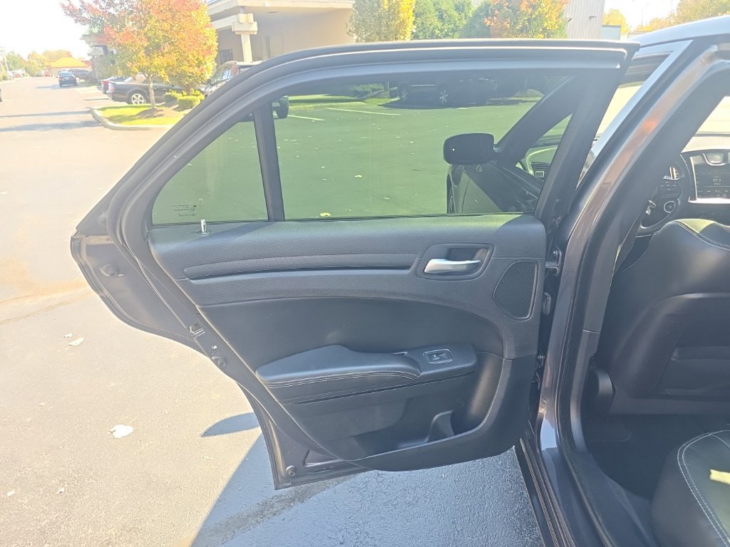 Used 2016 Chrysler 300 S w/ 300S Premium Group RWD image 21