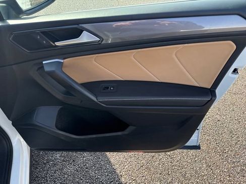 Certified 2024 Volkswagen Tiguan SE w/ Panoramic Sunroof Package image 34