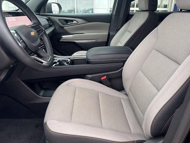 Used 2025 Chevrolet Traverse LT w/ Driver Confidence Package AWD/4WD image 9