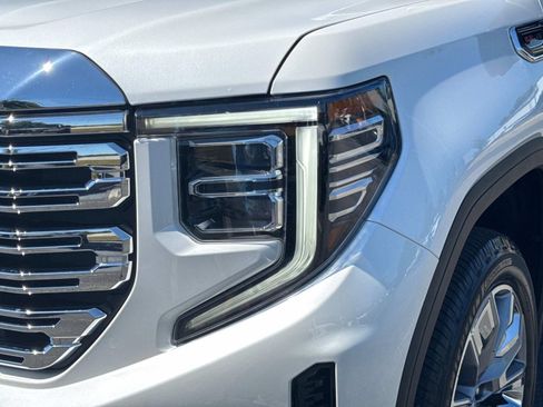 Used 2022 GMC Sierra 1500 Denali w/ Denali Reserve Package AWD/4WD image 13