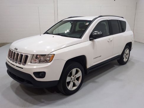 Used 2011 Jeep Compass Latitude AWD/4WD image 7