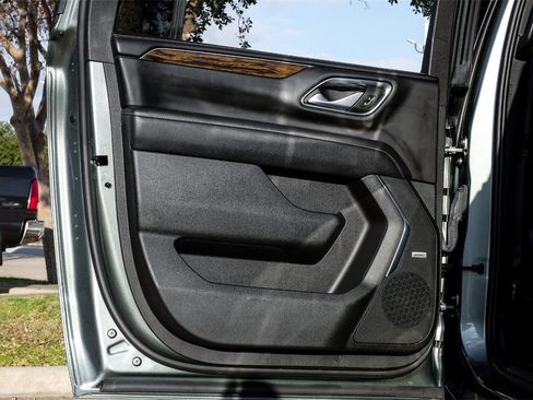 Used 2023 Chevrolet Suburban Premier image 47