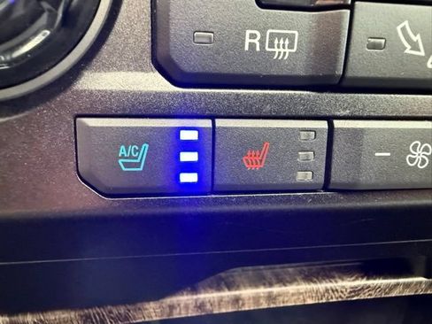 Used 2019 Ford F250 Lariat w/ Lariat Ultimate Package AWD/4WD image 12