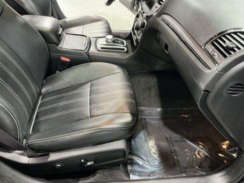 Used 2015 Chrysler 300 S image 21