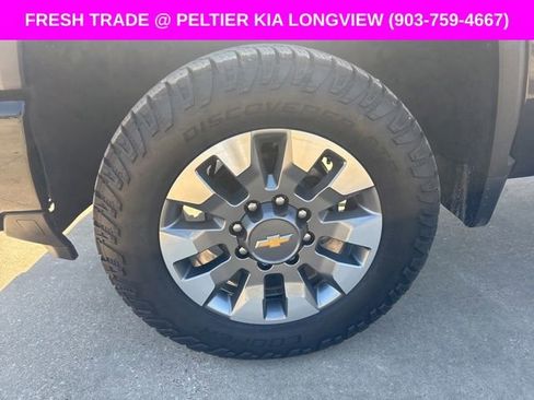Used 2024 Chevrolet Silverado 2500 Custom image 4