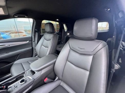 New 2026 Cadillac XT5 Luxury image 11