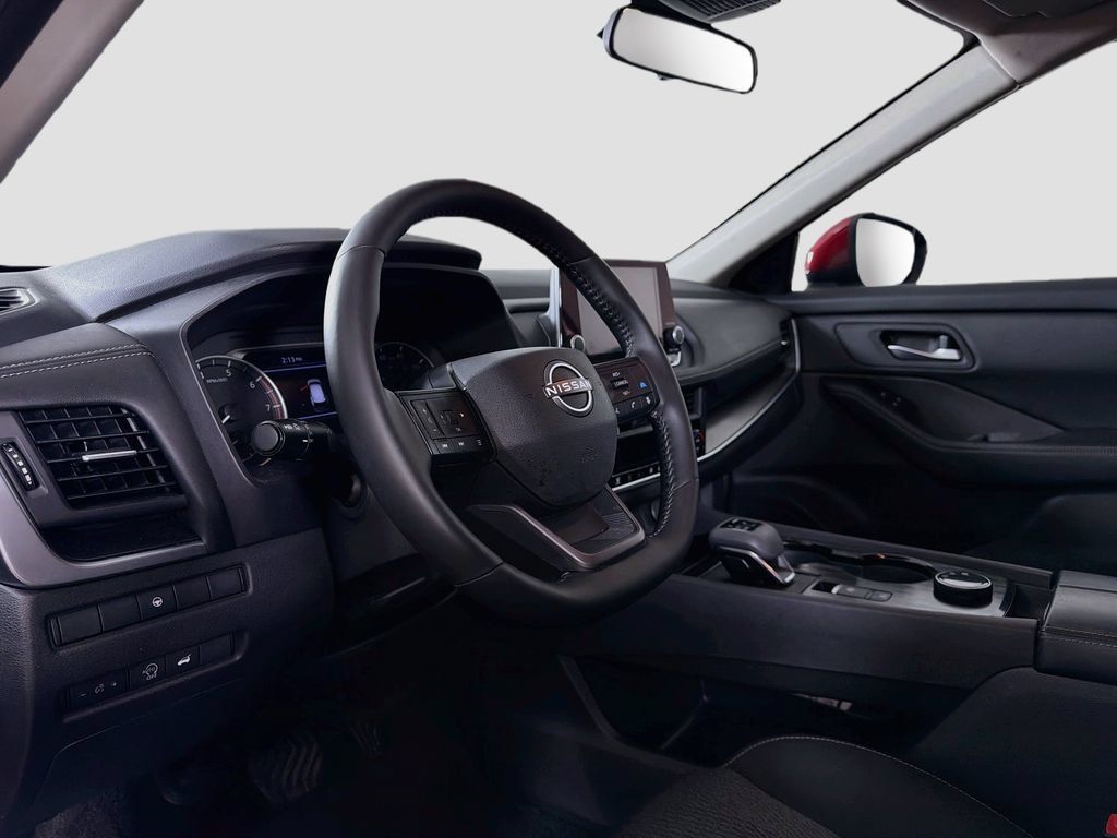 Used 2025 Nissan Rogue SV AWD/4WD image 10