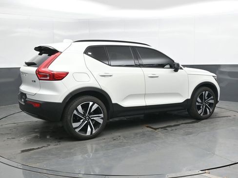 Used 2023 Volvo XC40 B5 Ultimate w/ Protection Package Premier AWD/4WD image 4