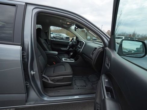 Used 2022 Chevrolet Colorado LT w/ Safety Package image 17