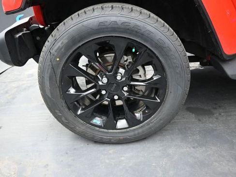 Used 2023 Jeep Wrangler Unlimited Sahara w/ Cold Weather Group AWD/4WD image 38