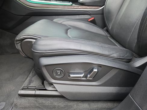 Used 2019 Audi Q8 Prestige w/ Luxury Package image 17