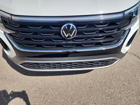 Used 2024 Volkswagen Atlas Cross Sport SE image 23