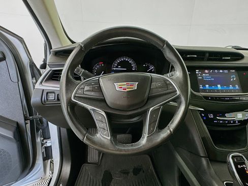Used 2018 Cadillac XT5 Premium Luxury FWD image 11