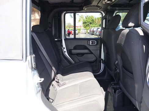 Used 2022 Jeep Gladiator Overland image 29