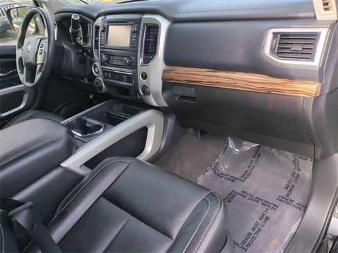 Used 2017 Nissan Titan SL image 30