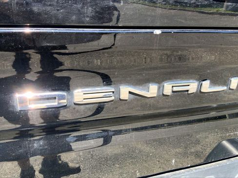 Used 2019 GMC Sierra 1500 Denali w/ Technology Package AWD/4WD image 10