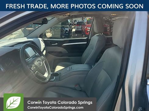 Used 2015 Toyota Highlander XLE image 10