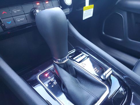 New 2026 Jeep Compass Latitude image 17