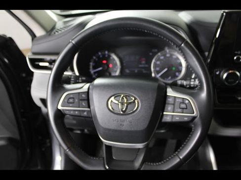 Used 2023 Toyota Highlander XLE FWD image 20