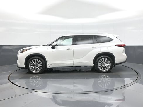 Used 2021 Toyota Highlander Platinum AWD/4WD image 4