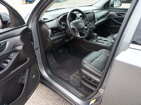Used 2019 Chevrolet Traverse LT w/ LT Premium Package AWD/4WD image 15
