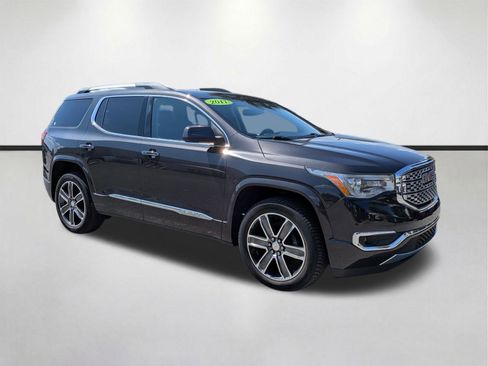 Used 2017 GMC Acadia Denali w/ Technology Package FWD image 2