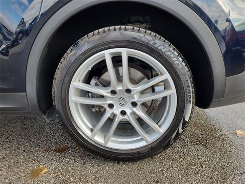 Used 2020 Porsche Cayenne Base image 31