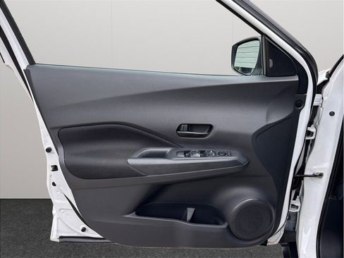 Used 2021 Nissan Kicks S FWD image 17