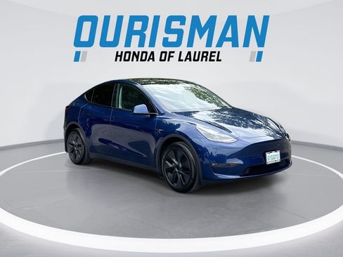 Used 2024 Tesla Model Y Long Range AWD/4WD image 2