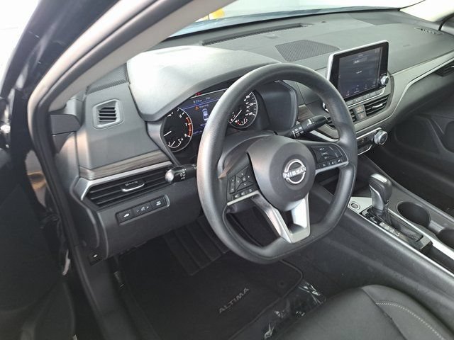Used 2025 Nissan Altima 2.5 SV FWD image 8