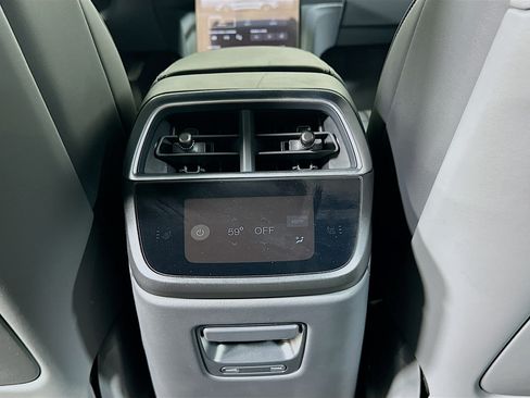Used 2024 Lucid Air Pure RWD image 28