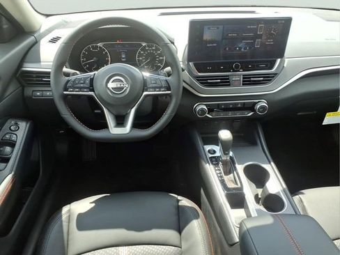 New 2026 Nissan Altima 2.5 SR FWD image 9