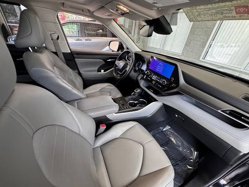 Certified 2023 Toyota Highlander XLE AWD/4WD image 54